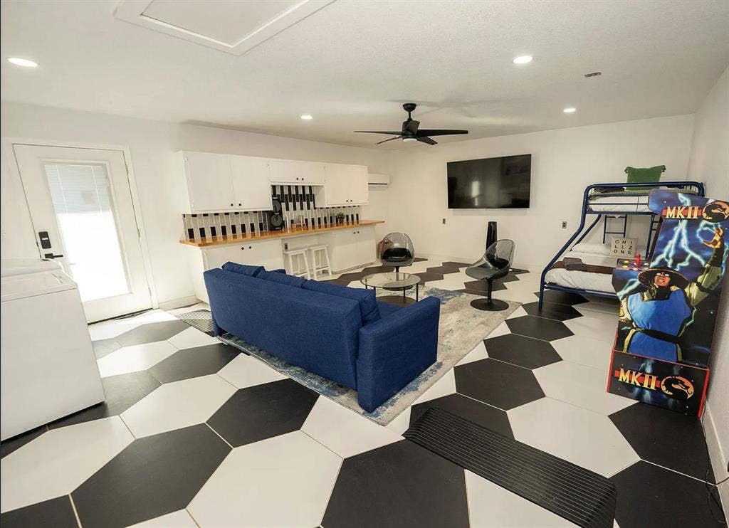 4 BR in Austin