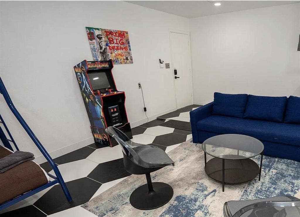 4 BR in Austin