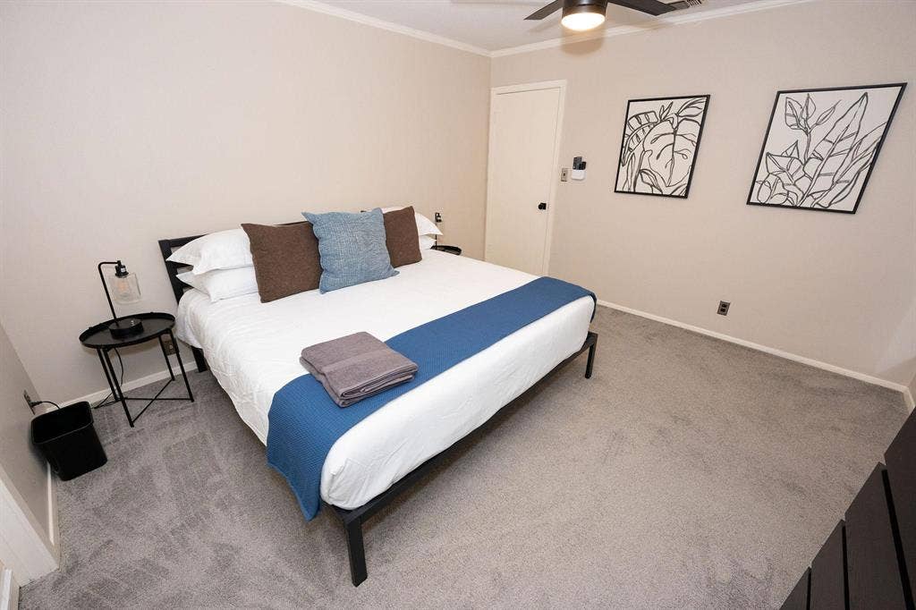 4 BR in Austin
