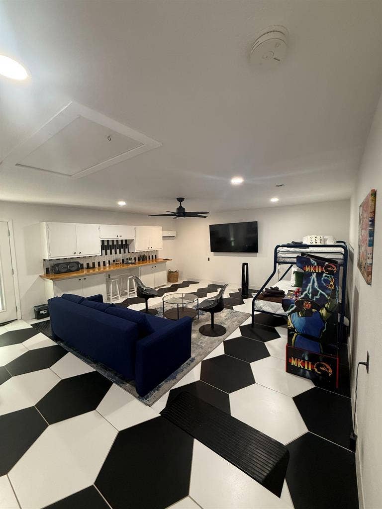 4 BR in Austin