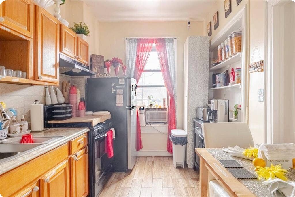 Amazon-Fully Furnished Room