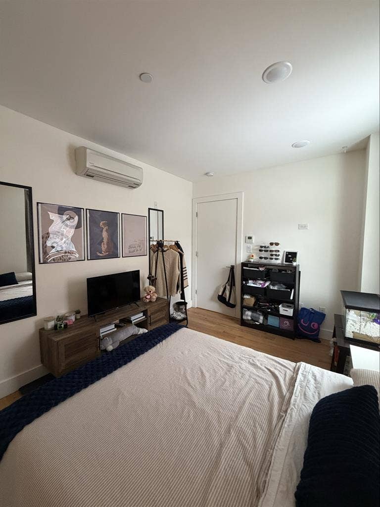 NEGOTIABLE URGENT ROOM SUBLEASEE