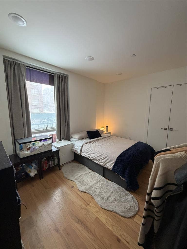 NEGOTIABLE URGENT ROOM SUBLEASEE