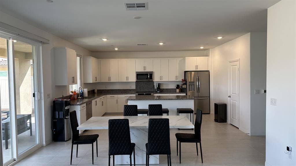 Private Room w/ Utilities Included