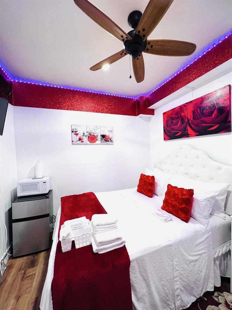 LOVELY COVE-A Fully Furnished Room