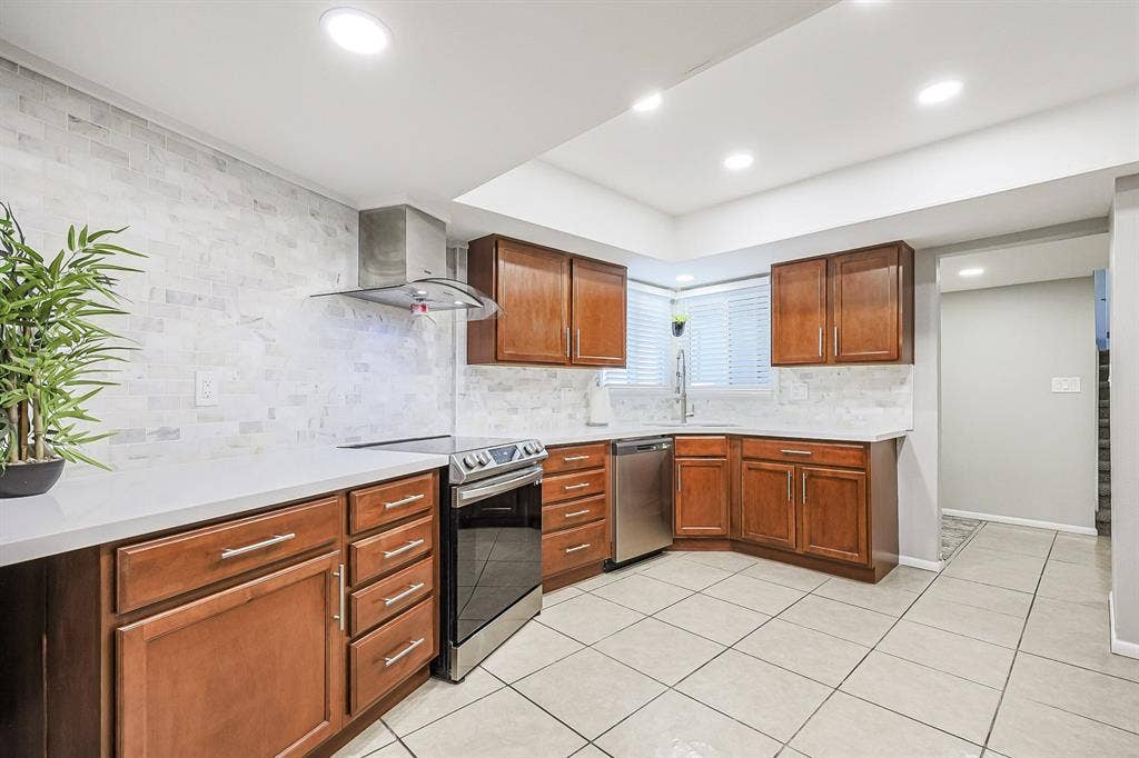 9 BR in Glendale
