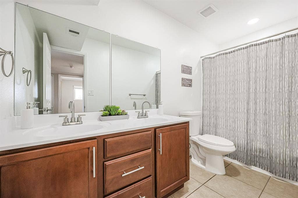 9 BR in Glendale