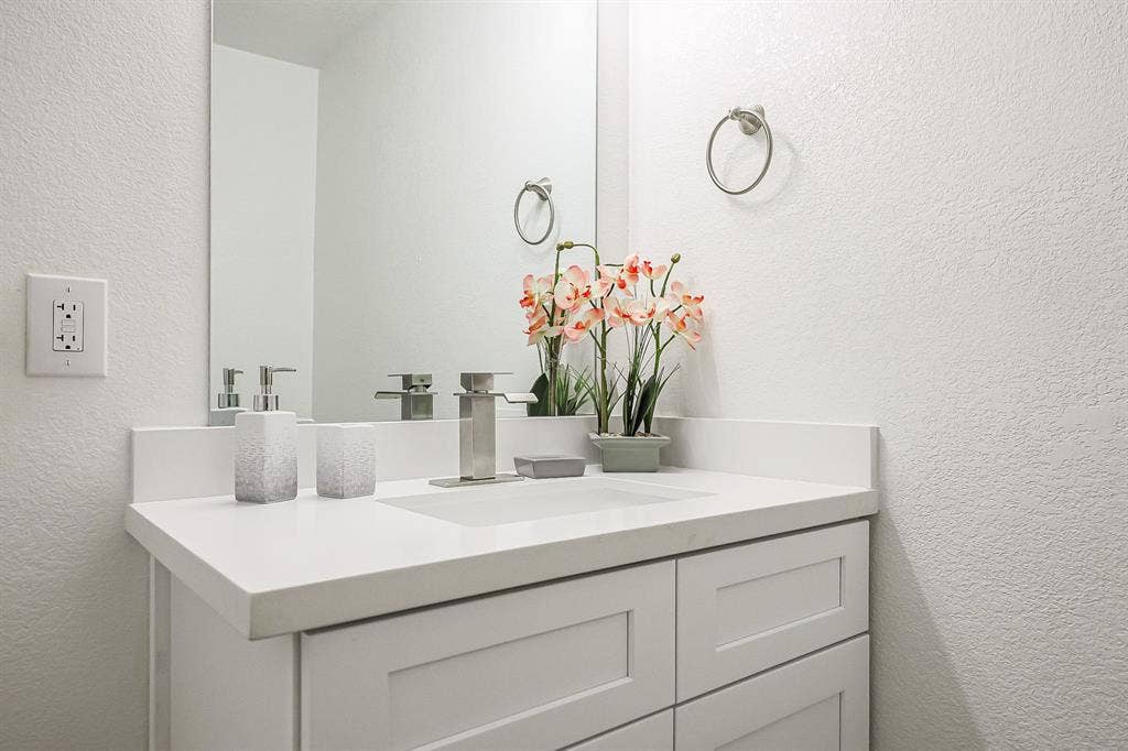 9 BR in Glendale