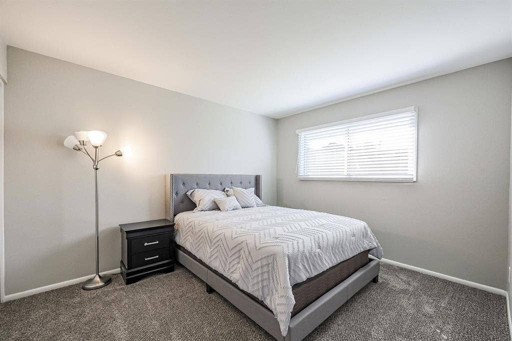 9 BR in Glendale