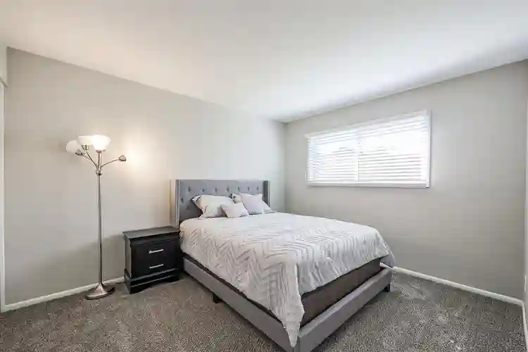 9 BR in Glendale