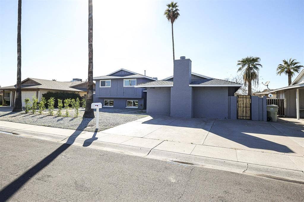 9 BR in Glendale