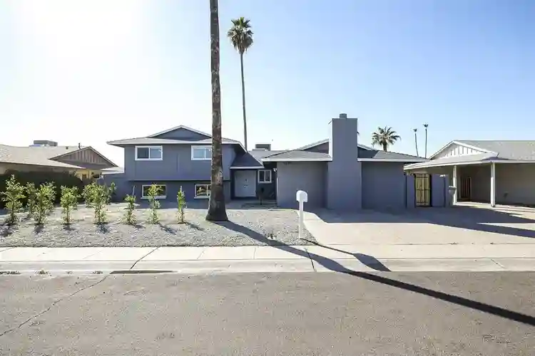 9 BR in Glendale
