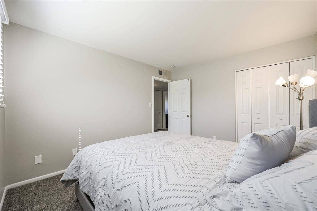 9 BR in Glendale