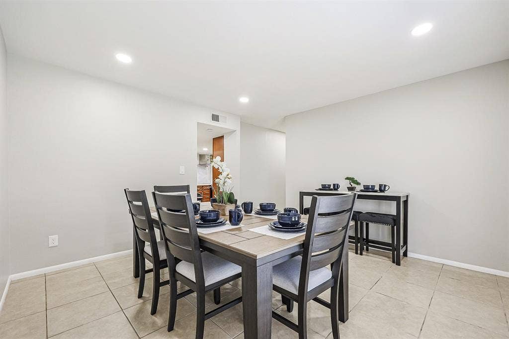 9 BR in Glendale
