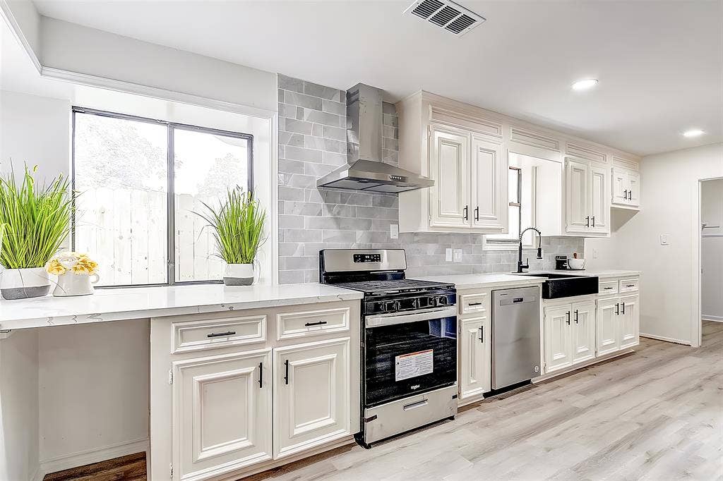 6 BR in Houston