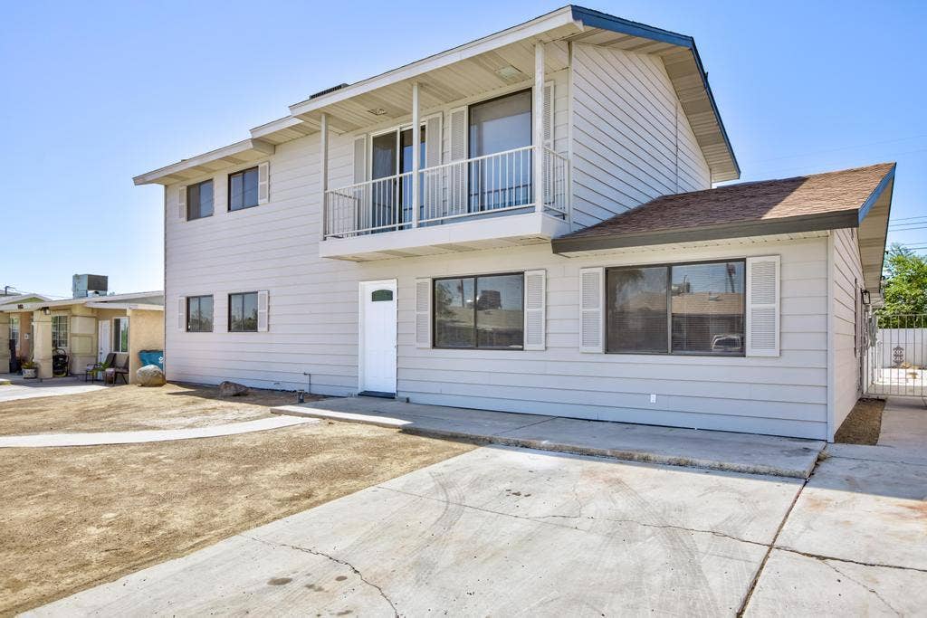 8 BR in Las Vegas