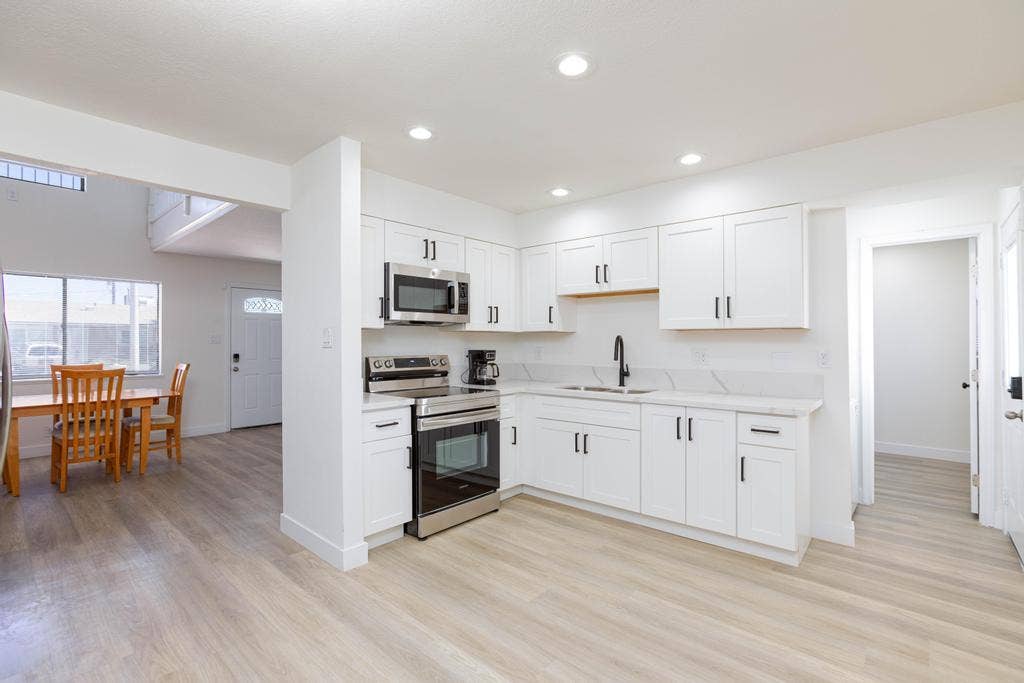 8 BR in Las Vegas