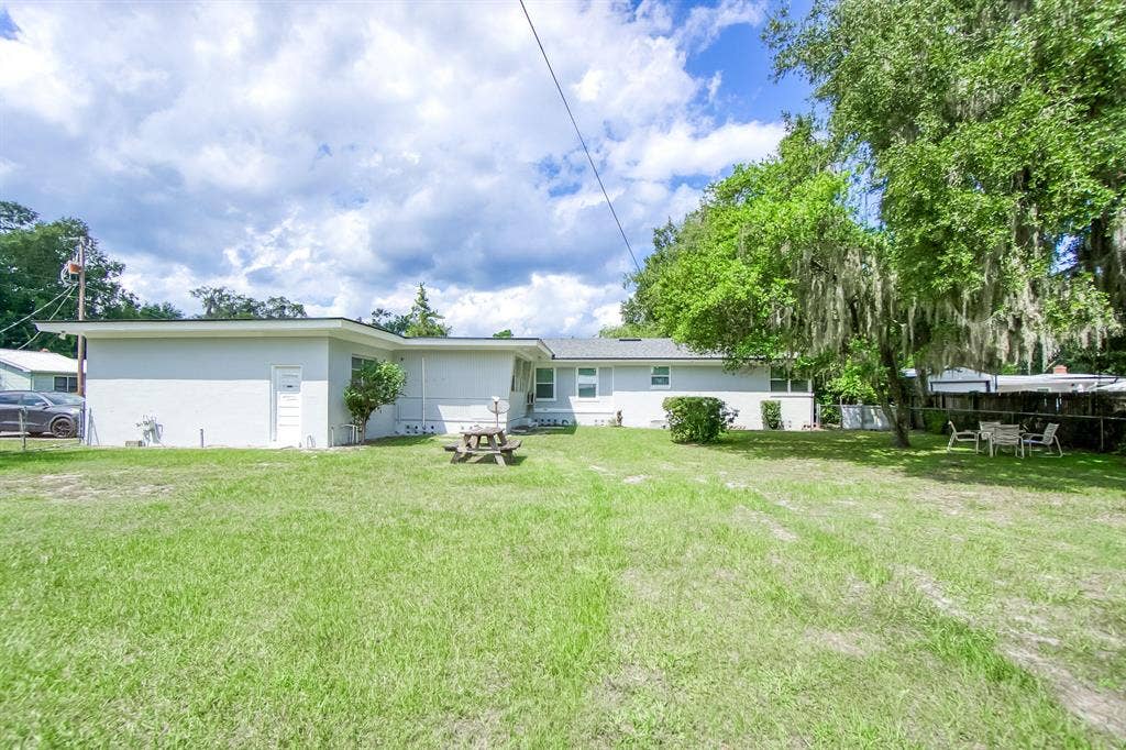 9 BR in Palatka