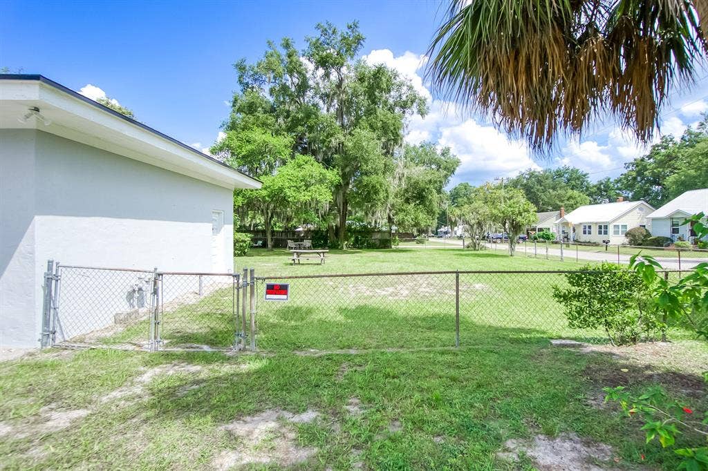 9 BR in Palatka