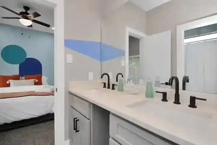 4 BR in Houston