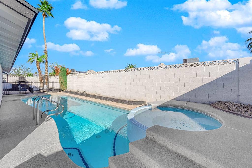 5 BR in Las Vegas