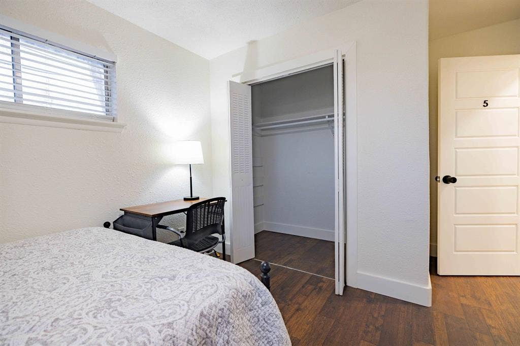 5 BR in Dallas