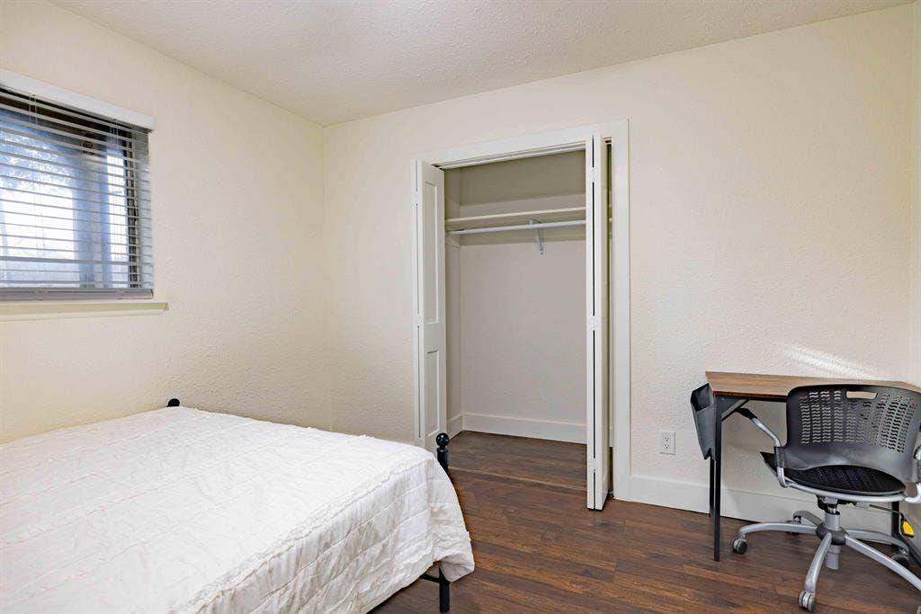 5 BR in Dallas