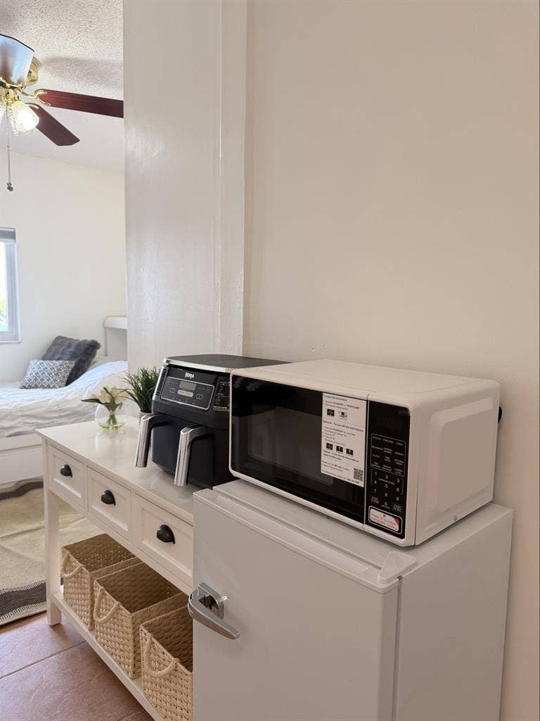 PRIVATE FURNISHED STUDIO IN KENDALL