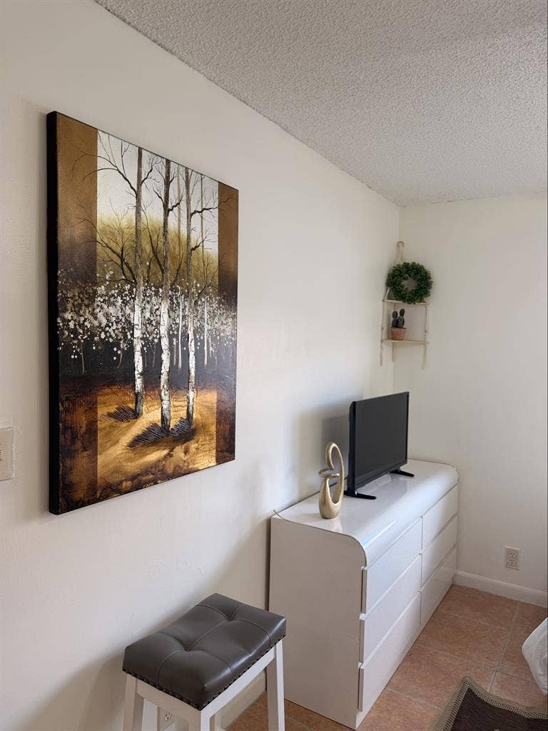 PRIVATE FURNISHED STUDIO IN KENDALL