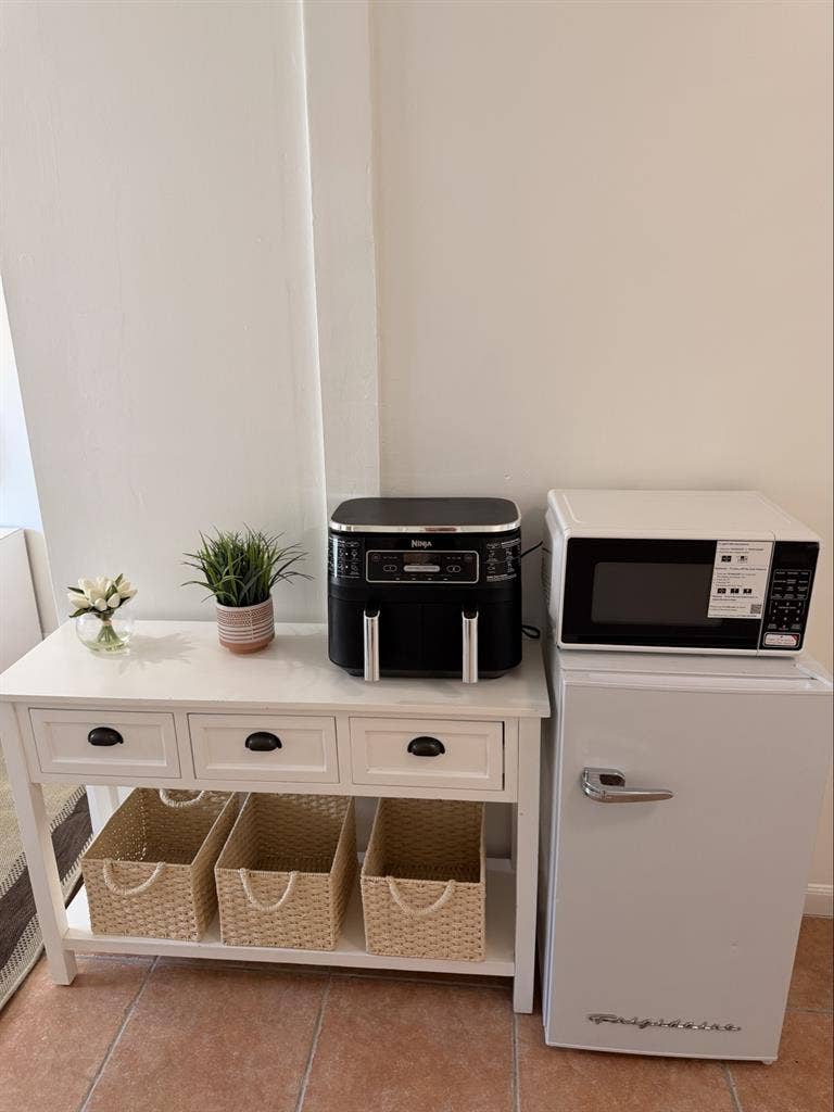 PRIVATE FURNISHED STUDIO IN KENDALL