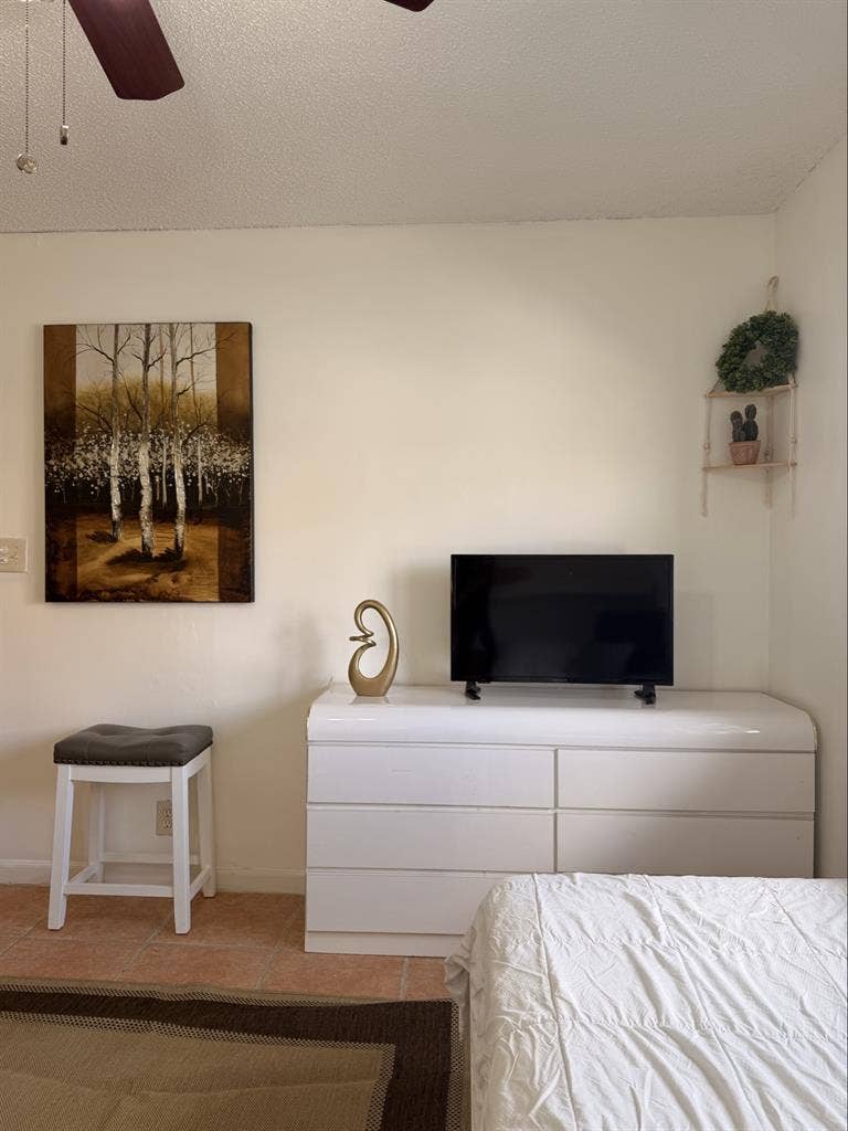 PRIVATE FURNISHED STUDIO IN KENDALL