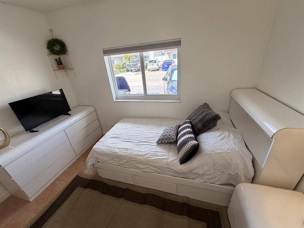 PRIVATE FURNISHED STUDIO IN KENDALL