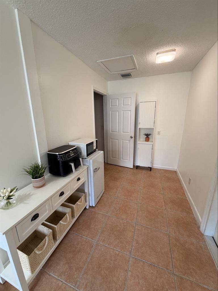 PRIVATE FURNISHED STUDIO IN KENDALL
