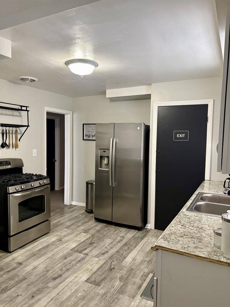 Room Available, Utilities Included