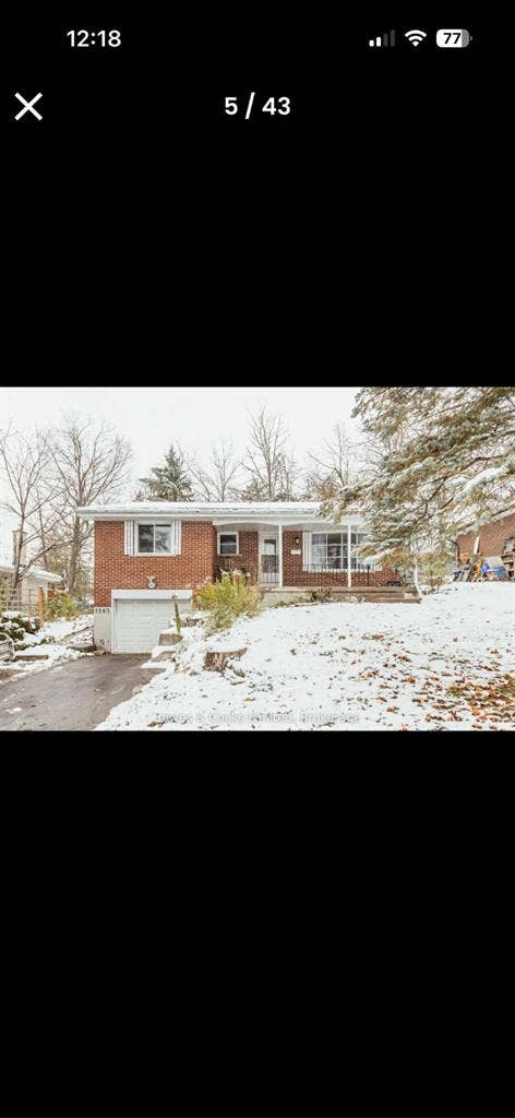 Students looking for a roommate