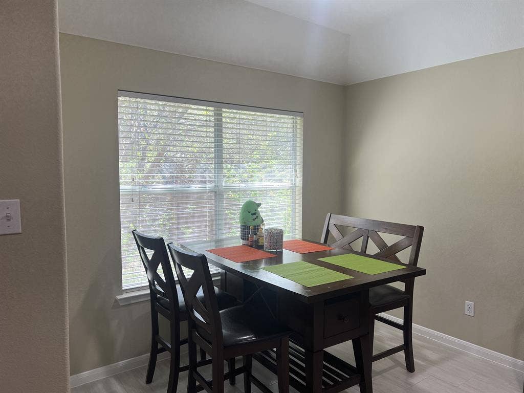 Looking for roommate to renew lease