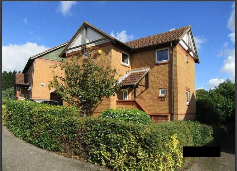 Double room in detached house