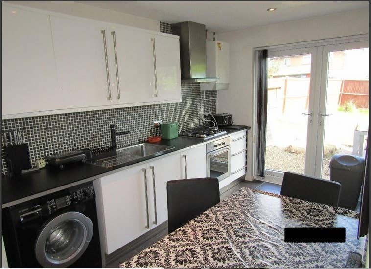 Double room in detached house