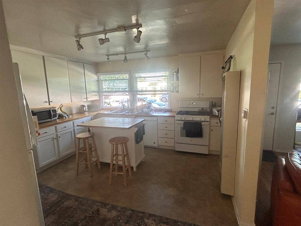 Master Bedroom in Costa Mesa