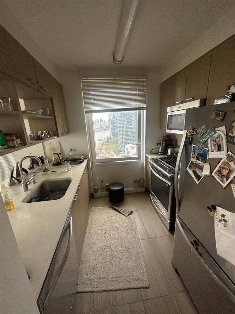 Private bedroom w/ private bathroom