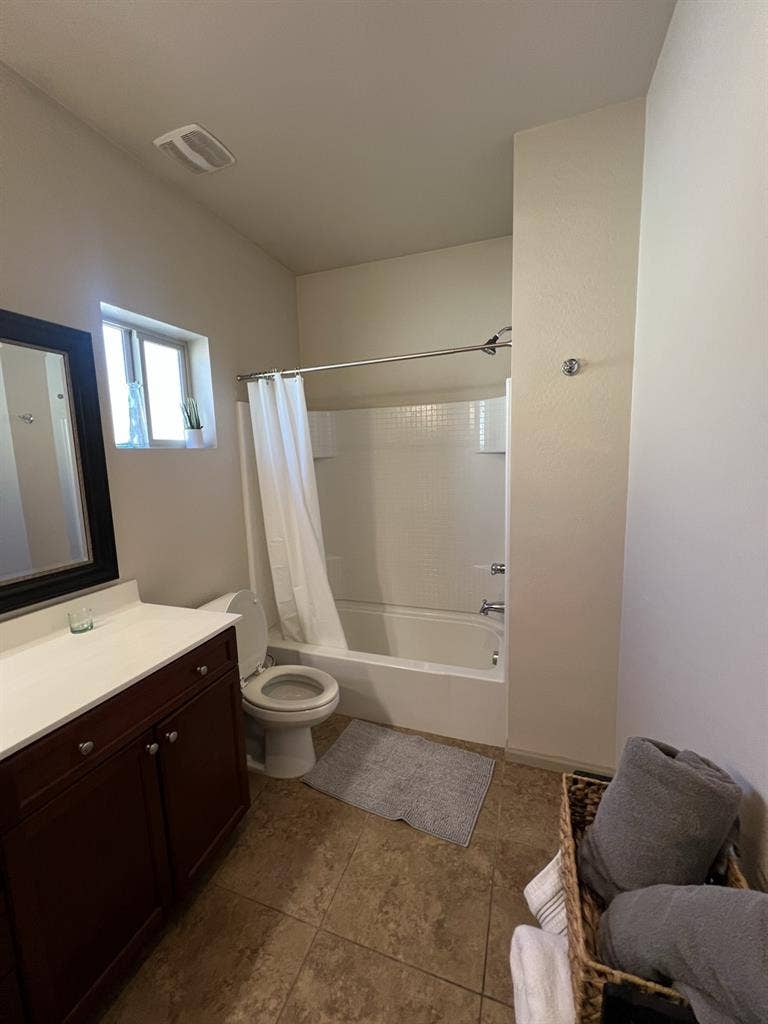 Room with en-suite bathroom in phx!