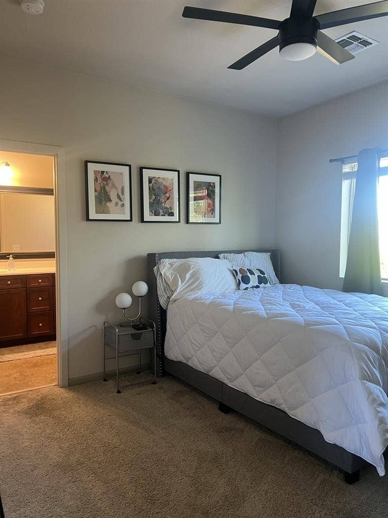 Room with en-suite bathroom in phx!