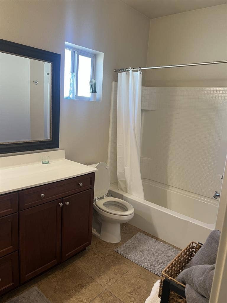 Room with en-suite bathroom in phx!