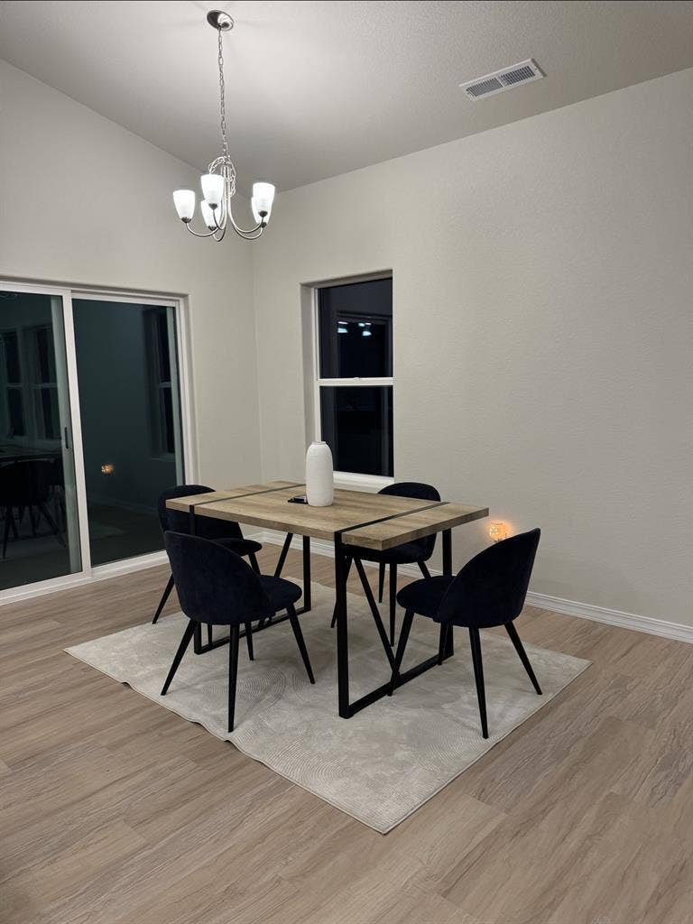 Room for rent! Move in Asap