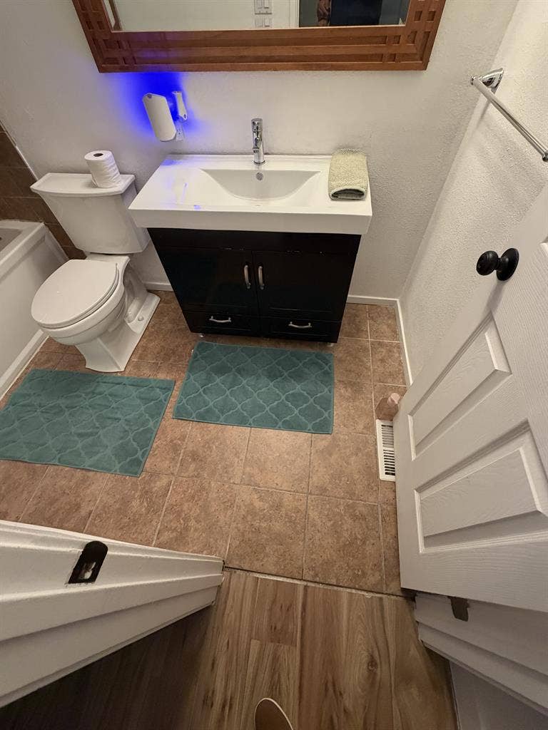 Room for rent in Happy valley!!