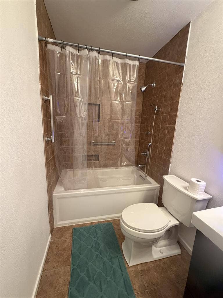 Room for rent in Happy valley!!