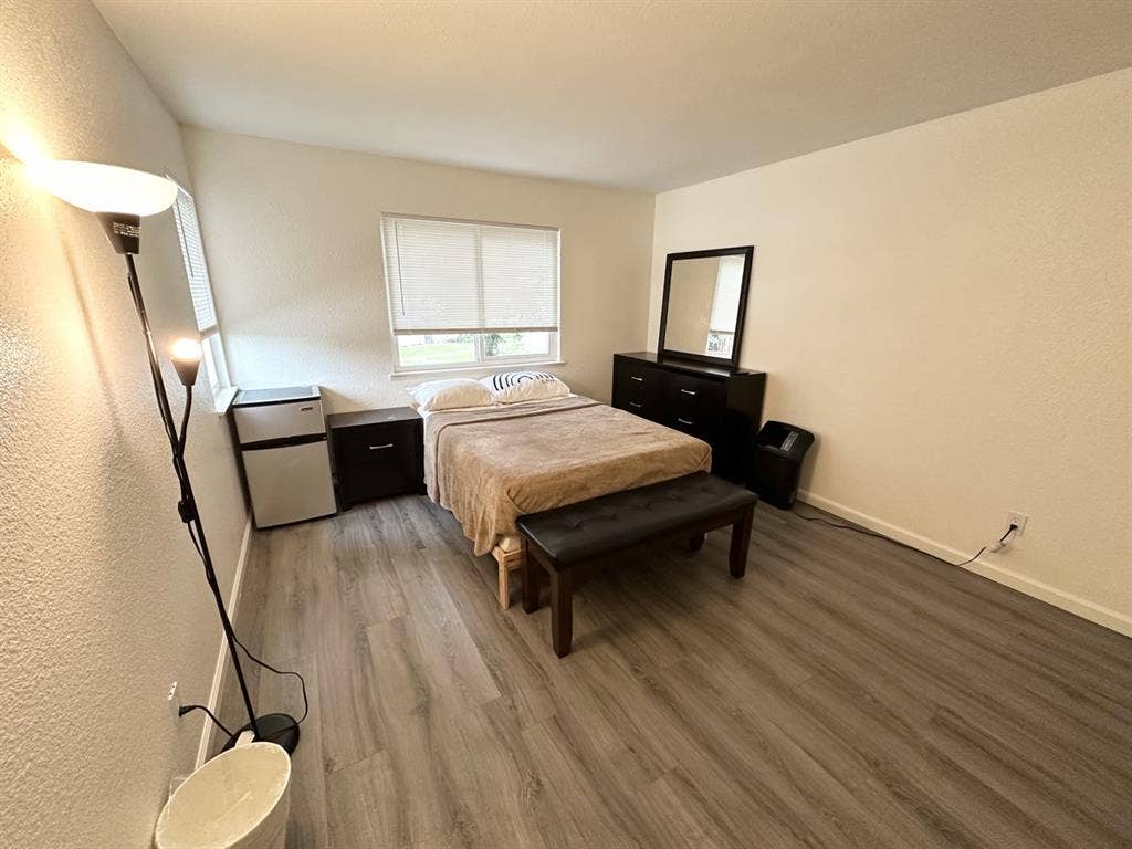 Private bedroom close to Travis Afb
