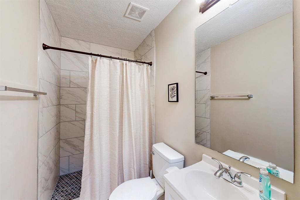 6 BR in Stone Mountain