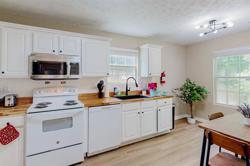 6 BR in Stone Mountain