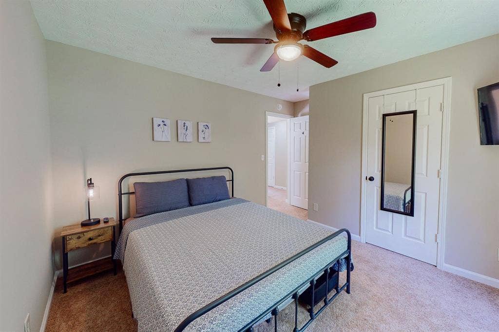 6 BR in Stone Mountain